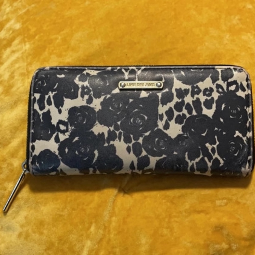 Like Dreams Floral Wallet
